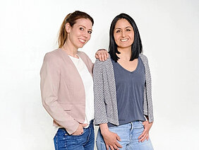 Foto von Sarah Harr und Christina Meusch, den Inhaberinnen der Designagentur Ligatur aus Köln